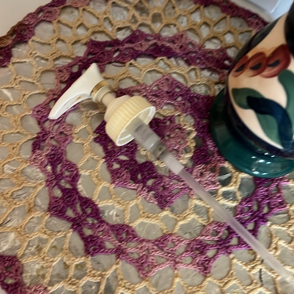 Gail Pittman Retired Pattern GRAPEVINE GREEN '88 Soap Lotion Dispenser - Picture 5 of 8